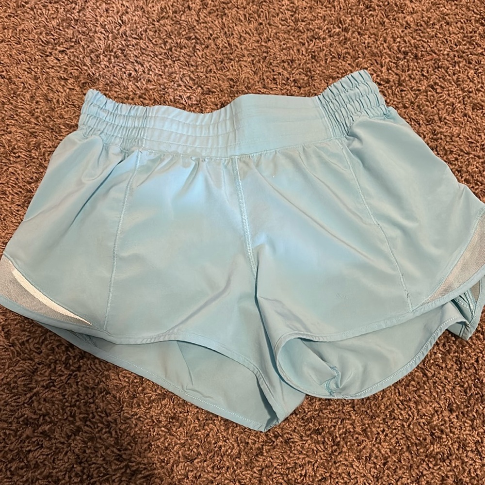 Lululemon ice blue hottie hots 2.5 size 6